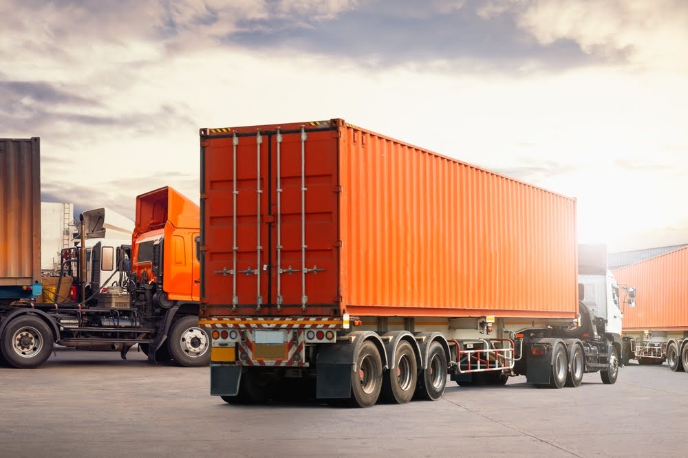 Mechanical Fastening vs. Adhesive Bonding: Why Trailer Manufacturers Are Making the Switch
