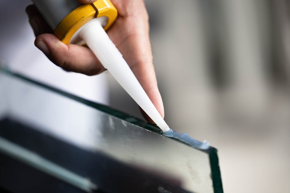 How Primerless Sealants and Adhesives Streamline Industrial Assembly Workflows